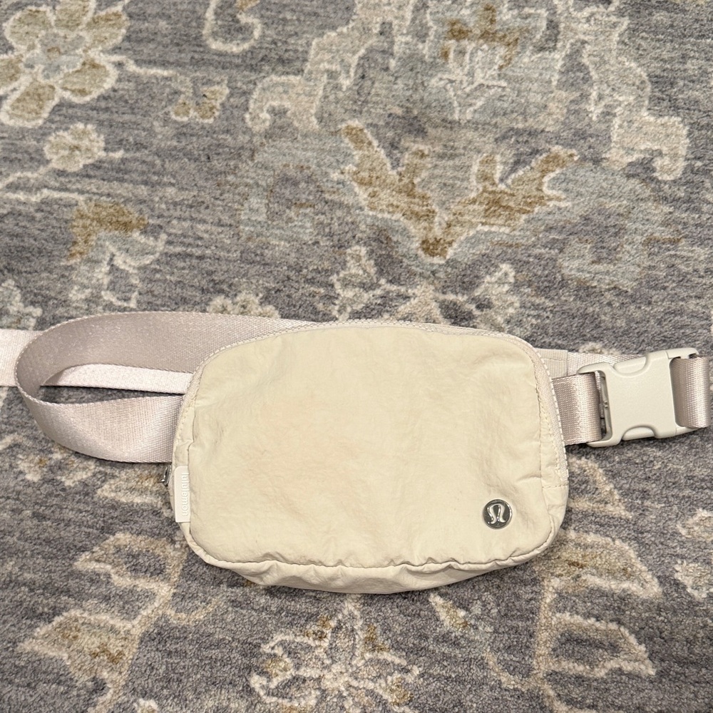 lululemon athletica Everywhere Belt Bag